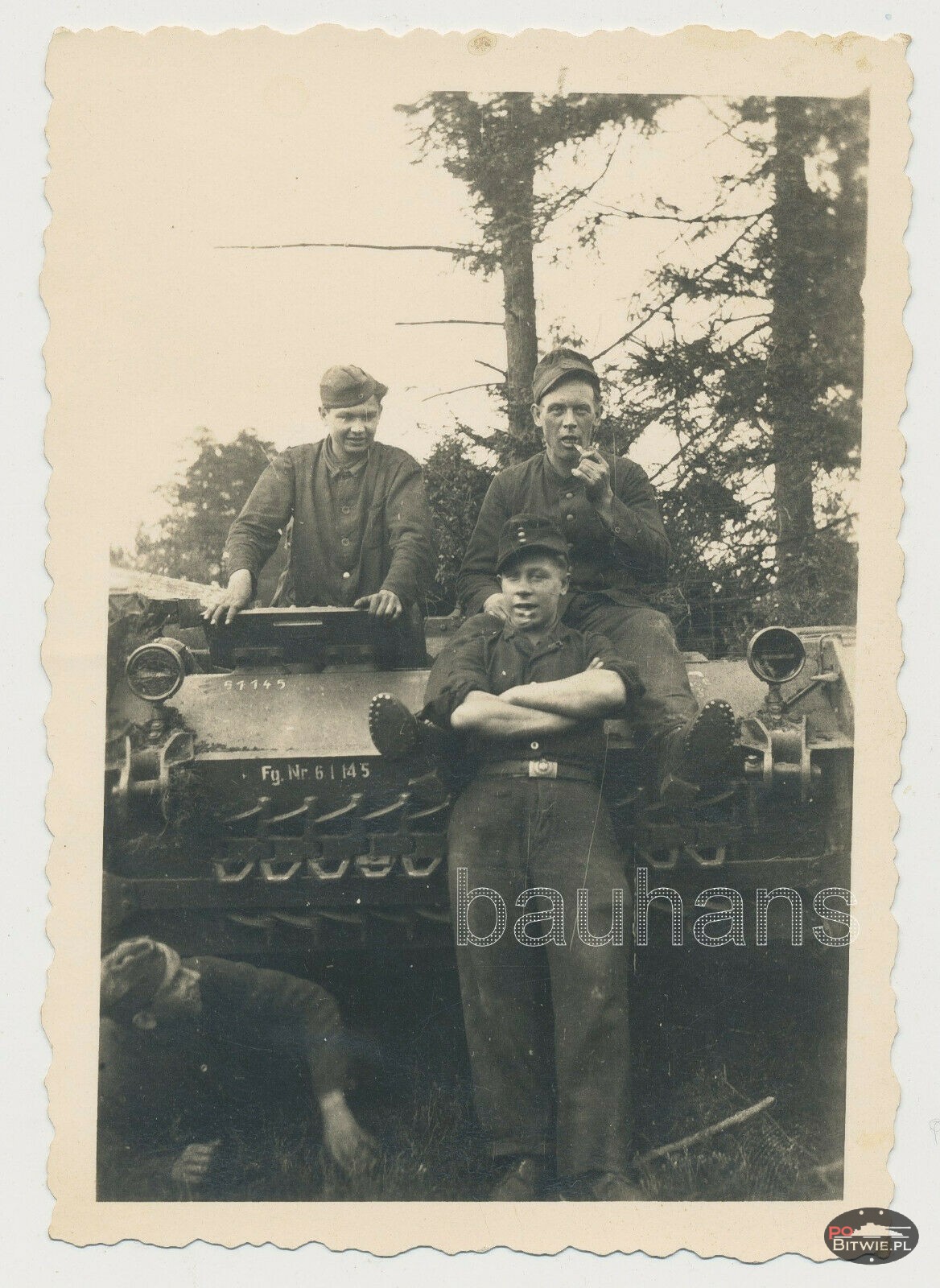 Pz.Kpfw. III Ausf.F 5cm (Fgst.Nr.61145) {001}{a}.jpg